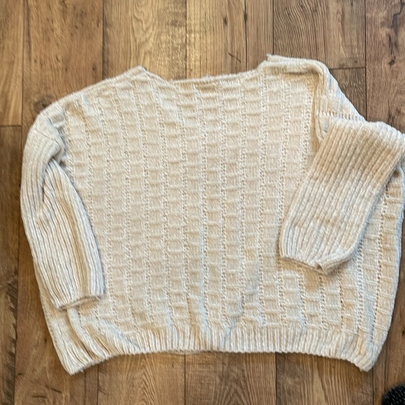 Twenty Ten women’s cream colored sweater size M/L - Picture 5 of 6